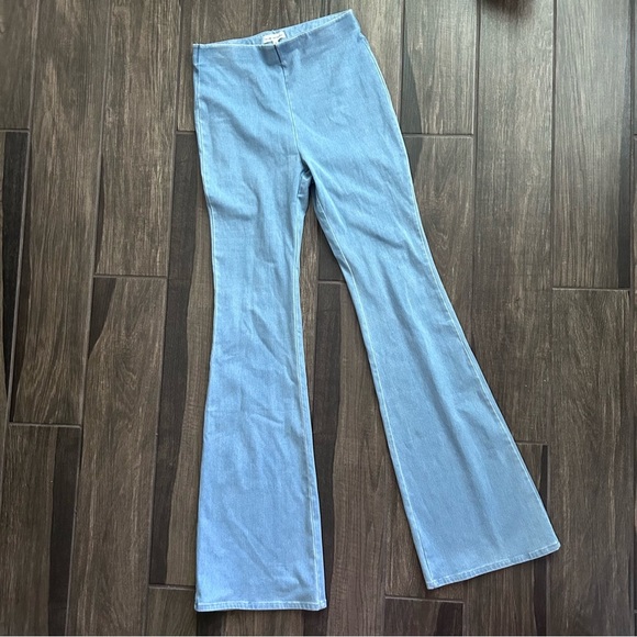 Good American Sculpt Pull On Flare Legs Light Wash Sz M - Picture 3 of 8